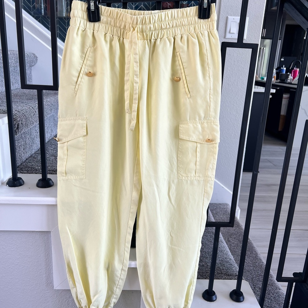 Women’s Guess by Marciano silk Cargo pale yellow Pants
